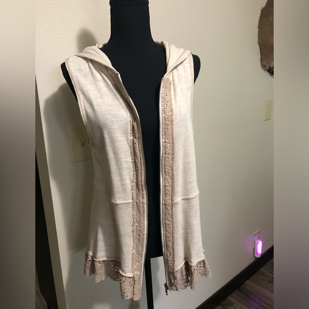 Anthropologie ODDY Lace Trimmed Hooded Vest Women's Med. Full Zip Cream & Beige
